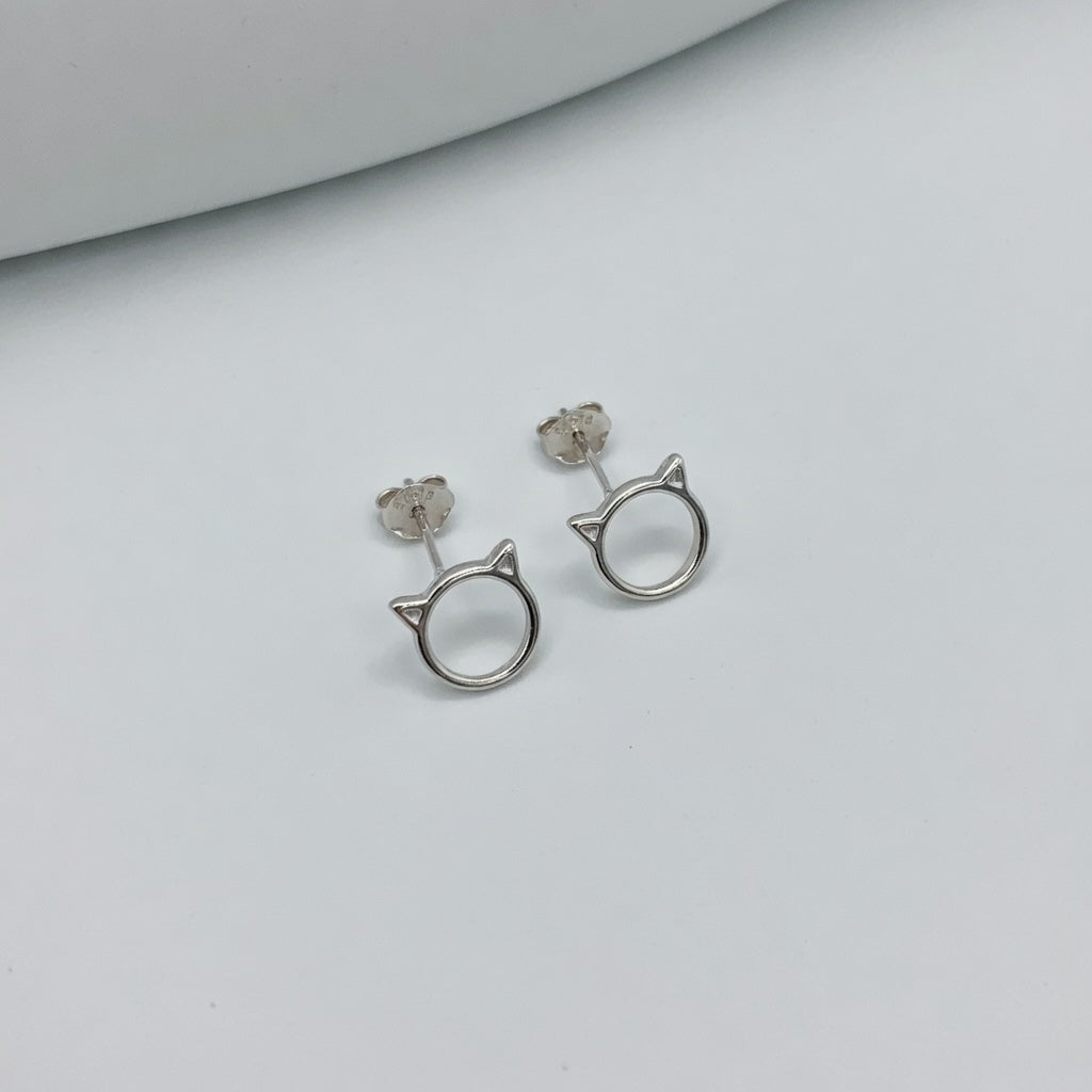925 sterling silver cat stud earrings front view Agnes and Simon